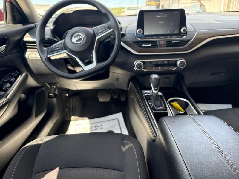 Used 2023 Nissan Altima 2.5 SVImage 5