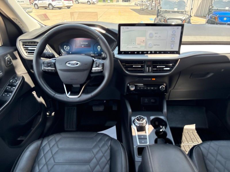 Used 2023 Ford Escape PlatinumImage 5