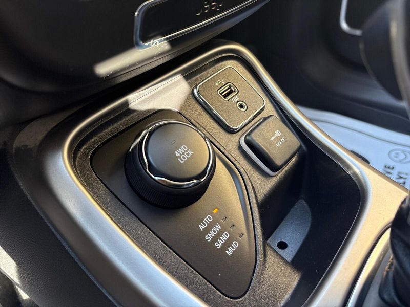 Used 2017 Jeep New Compass LatitudeImage 20
