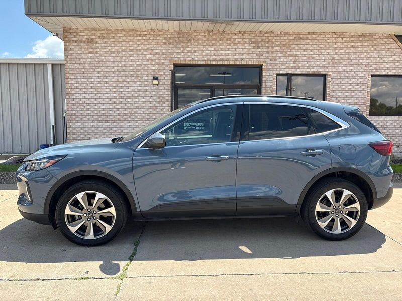 Used 2023 Ford Escape PlatinumImage 2