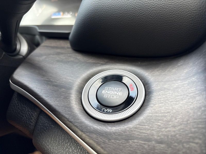 New 2025 Jeep Grand Cherokee Limited 4x4Image 19