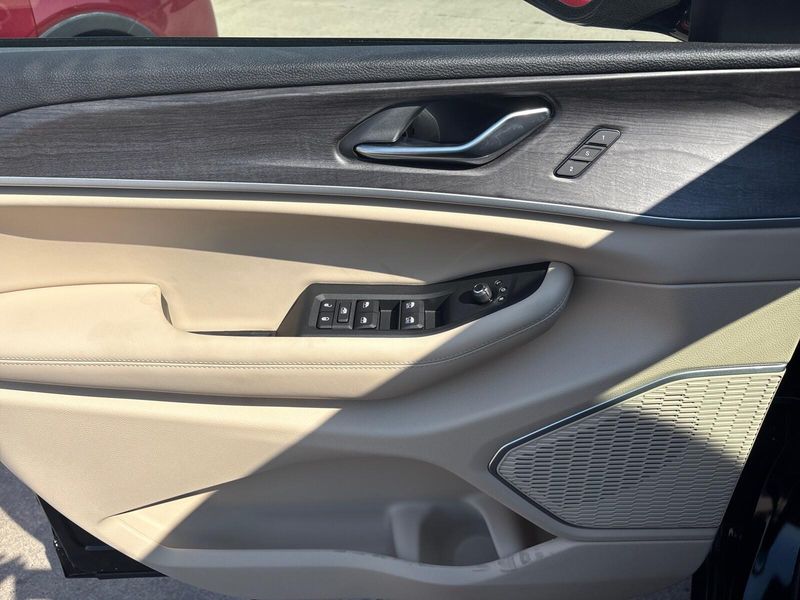 New 2025 Jeep Grand Cherokee Limited 4x4Image 13