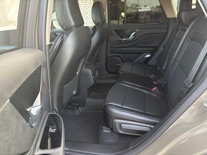 2026 Lincoln Corsair Premiere photo 4