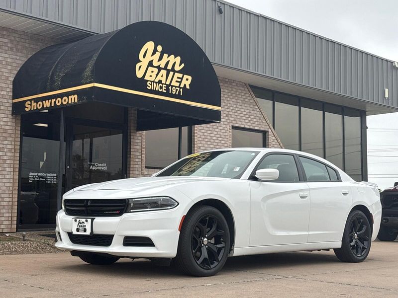 2022 Dodge Charger SXTImage 1