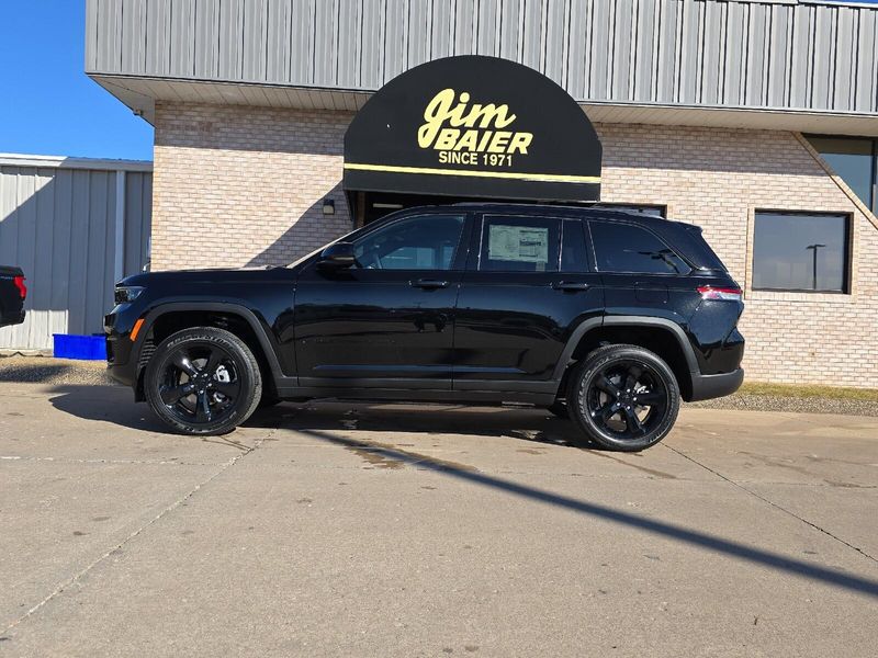 2025 Jeep Grand Cherokee Altitude X 4x4Image 2