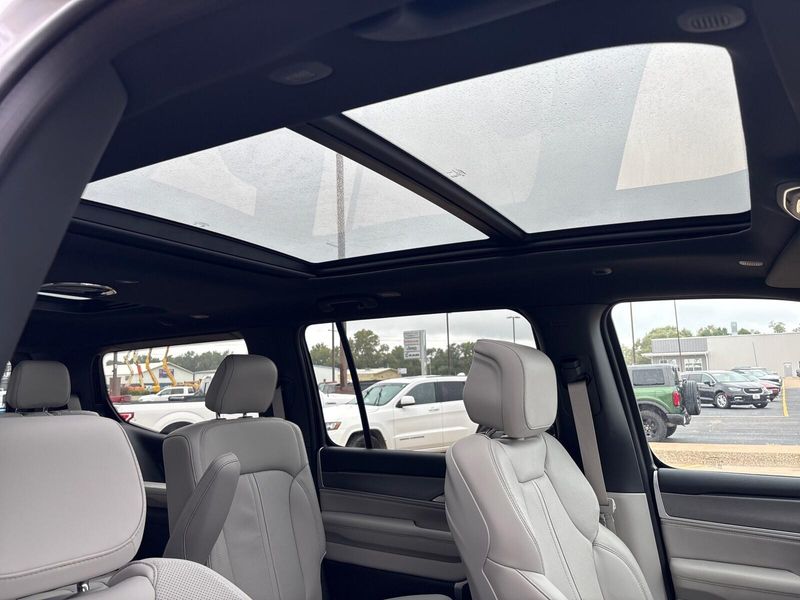 2026 Jeep Grand Wagoneer 4x4Image 9