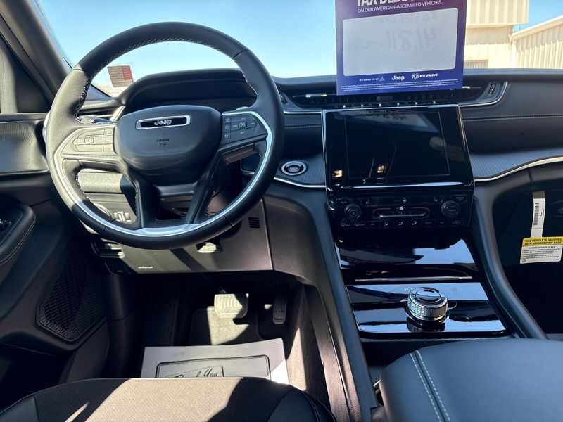 New 2025 Jeep Grand Cherokee Altitude X 4x4Image 5