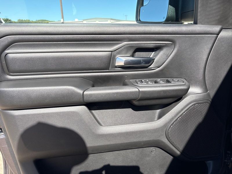 New 2027 RAM 1500 Express Crew Cab 4x4 5