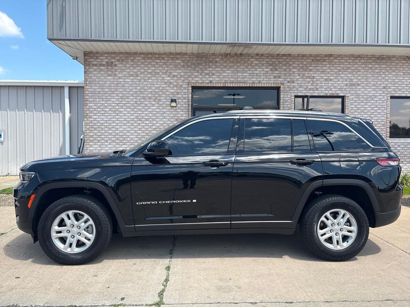 Used 2023 Jeep Grand Cherokee LaredoImage 2