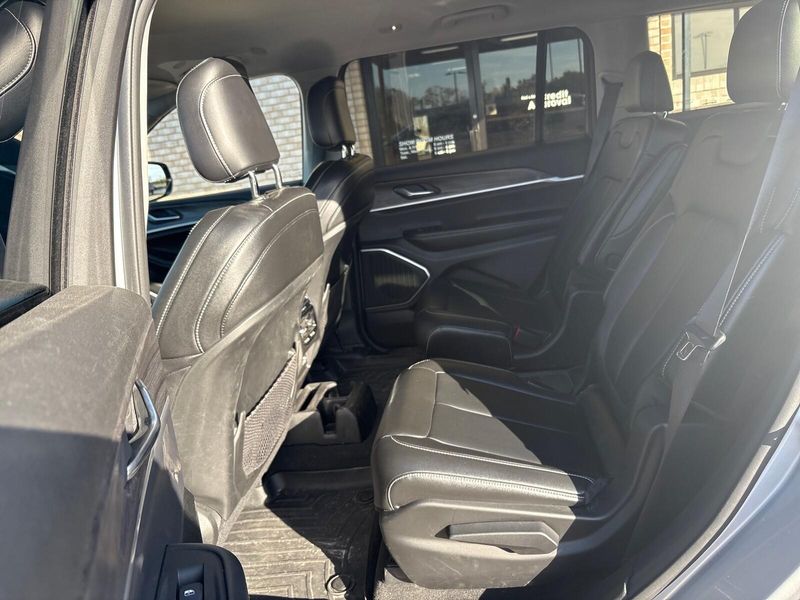 Used 2021 Jeep Grand Cherokee L LimitedImage 4