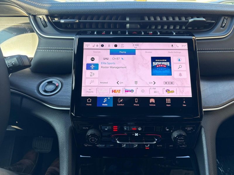 New 2025 Jeep Grand Cherokee Limited 4x4Image 19