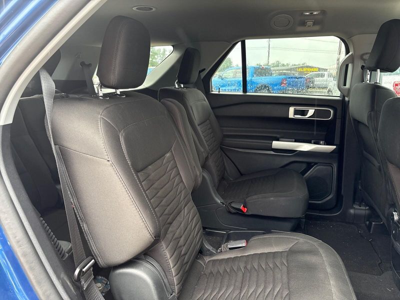 Used 2021 Ford Explorer XLTImage 4