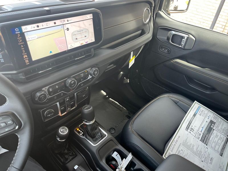 2025 Jeep Gladiator Sport S 4x4Image 16