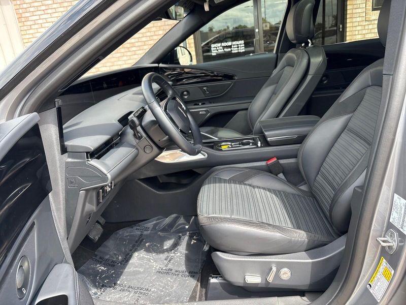 Used 2024 Lincoln Nautilus ReserveImage 3