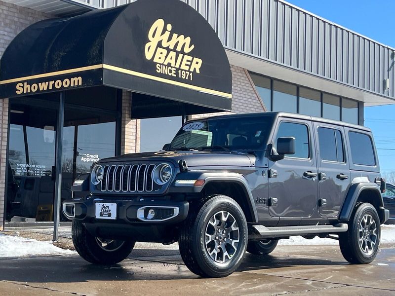 2025 Jeep Wrangler 4-door SaharaImage 1