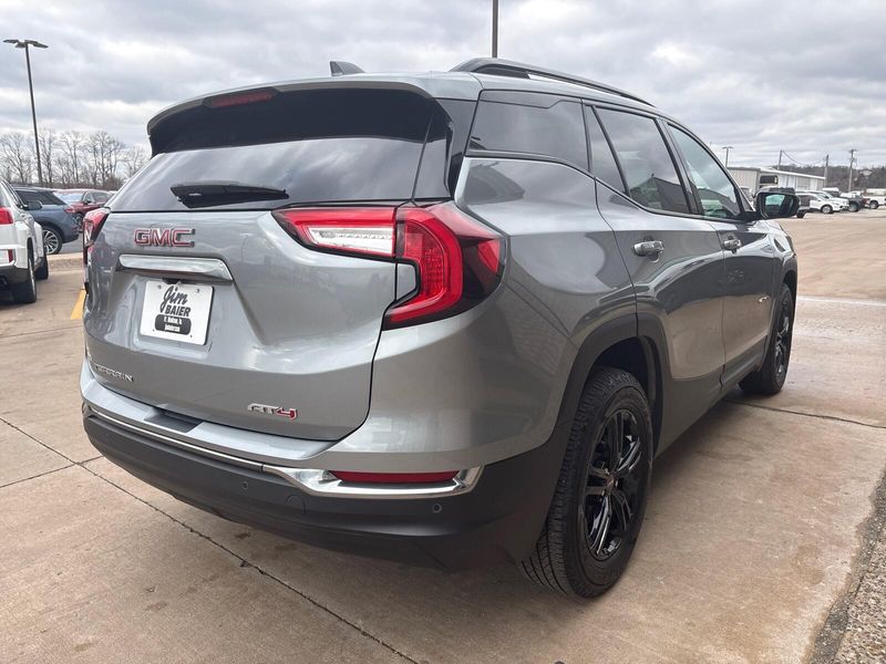 Used 2023 GMC Terrain AT4Image 9