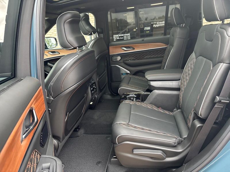 New 2026 Jeep Grand Cherokee L Summit 4x4Image 4