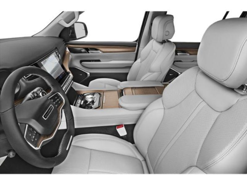 2025 Jeep Wagoneer L Carbide 4x4Image 9
