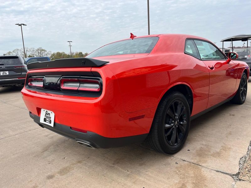 2020 Dodge Challenger SXTImage 9