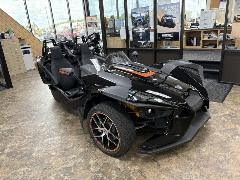 2017 Polaris Slingshot Image 2