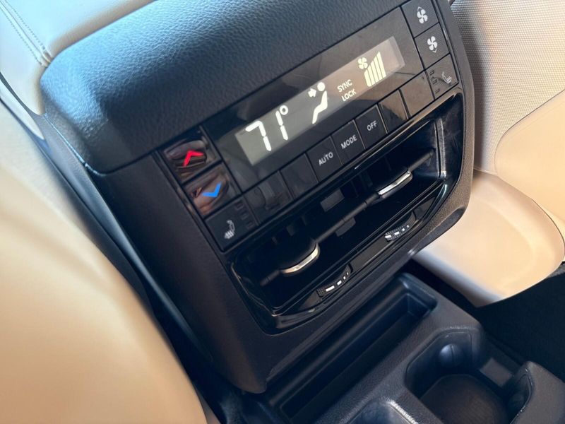Used 2023 Jeep Grand Cherokee L LimitedImage 6