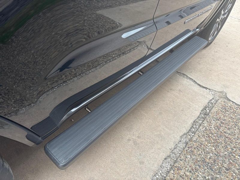 Used 2018 Jeep Grand Cherokee OverlandImage 10