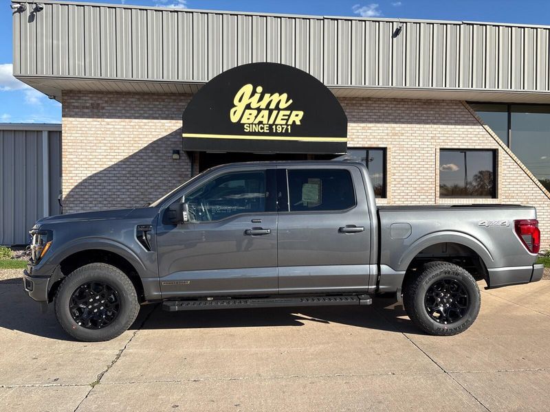 2025 Ford F-150 XLT photo 2