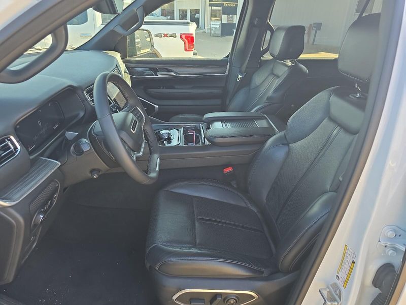 2024 Jeep Wagoneer L Series IIImage 7