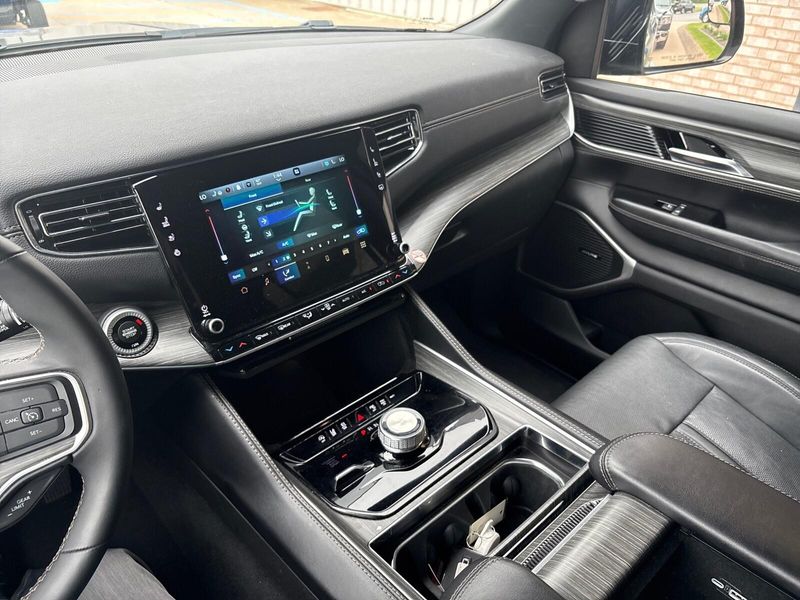 2023 Jeep Wagoneer L Series IIImage 18