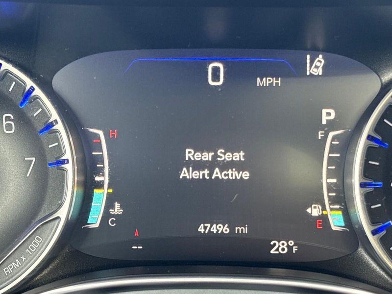 Used 2025 Chrysler Pacifica LimitedImage 16