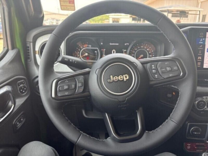 2025 Jeep Wrangler 4-door WillysImage 12