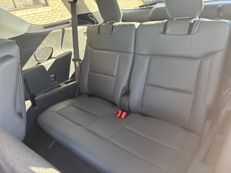 2026 Ford Explorer photo 3