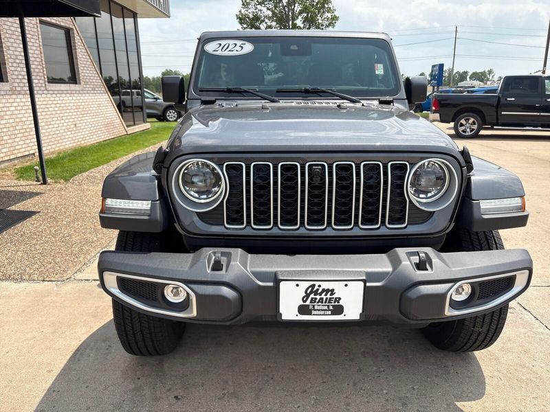 2025 Jeep Wrangler 4-door SaharaImage 6