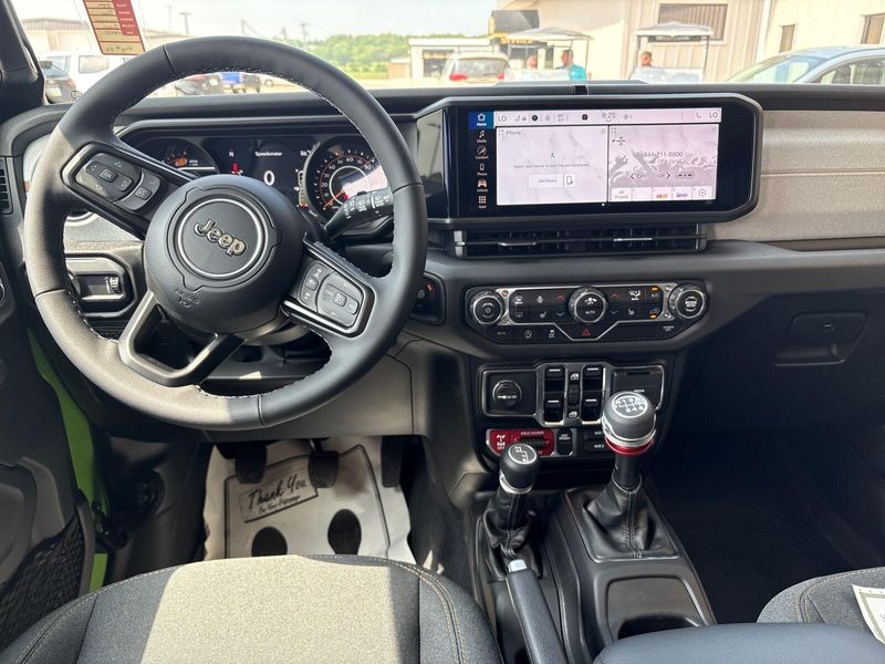 2025 Jeep Wrangler 4-door WillysImage 5