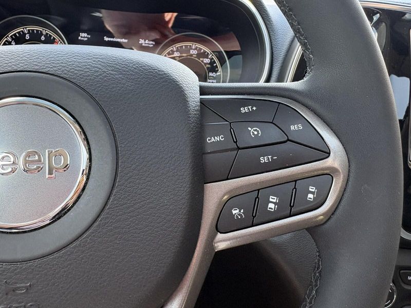 Used 2022 Jeep Cherokee LimitedImage 15