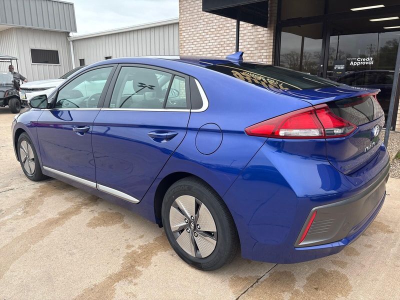 Used 2021 Hyundai Ioniq Hybrid SEImage 9