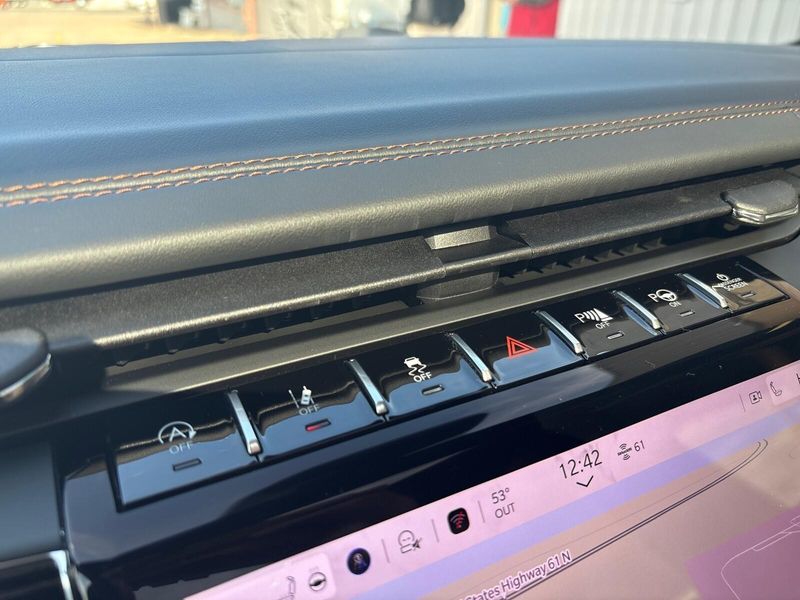 New 2025 Jeep Grand Cherokee L Summit 4x4Image 24