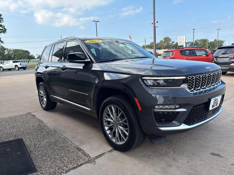 New 2025 Jeep Grand Cherokee Summit 4x4Image 8