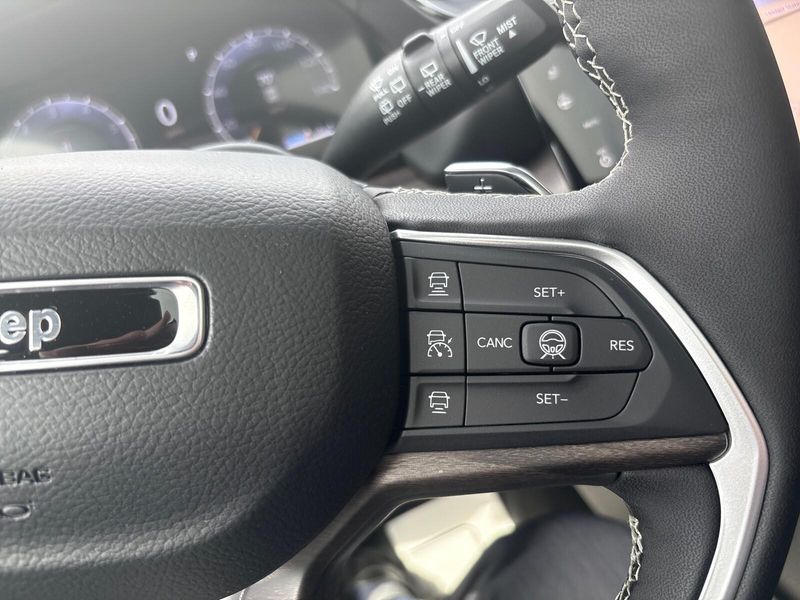 New 2026 Jeep Grand Cherokee L Limited Reserve 4x4Image 17