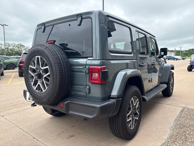 New 2026 Jeep Wrangler 4-door SaharaImage 17