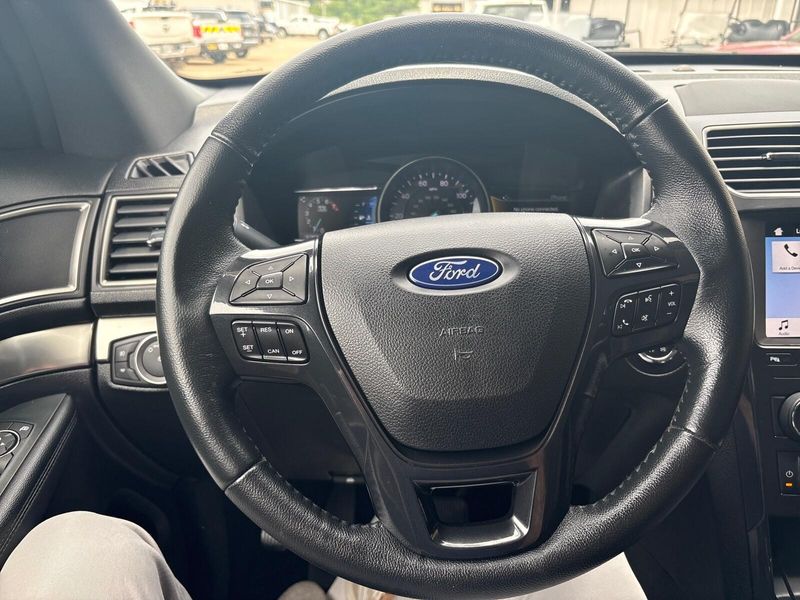 Used 2019 Ford Explorer XLTImage 13