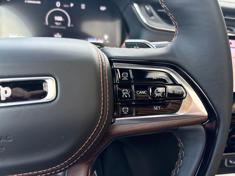 New 2025 Jeep Grand Cherokee Summit 4x4Image 16