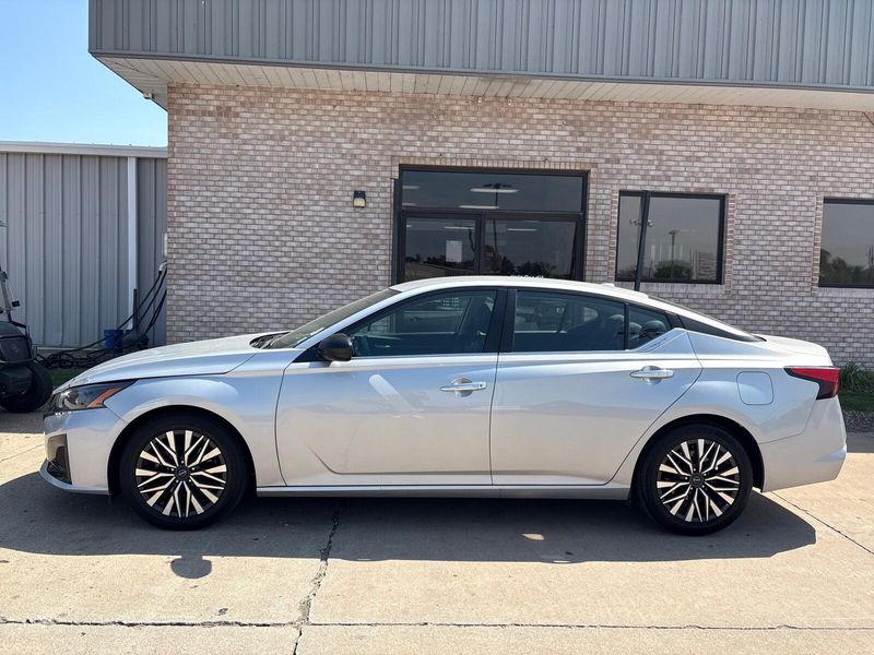 Used 2024 Nissan Altima 2.5 SVImage 2