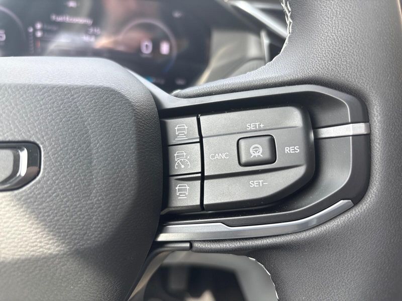 New 2026 Jeep Cherokee Overland 4x4Image 16