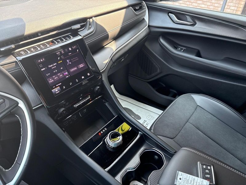 2025 Jeep Grand Cherokee Altitude X 4x4Image 16