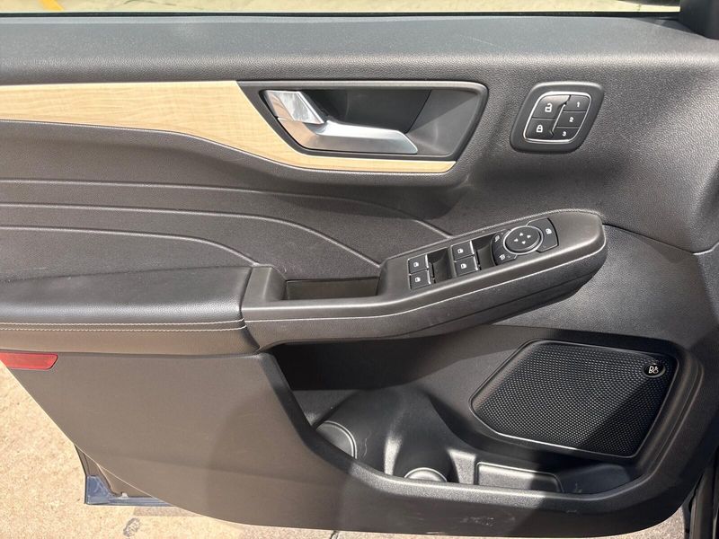 Used 2021 Ford Escape TitaniumImage 13
