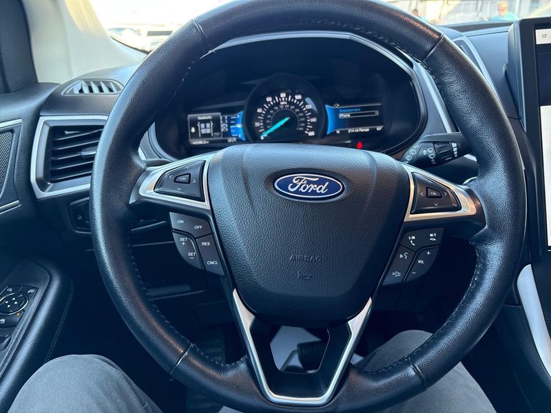 2023 Ford Edge SEL photo 13