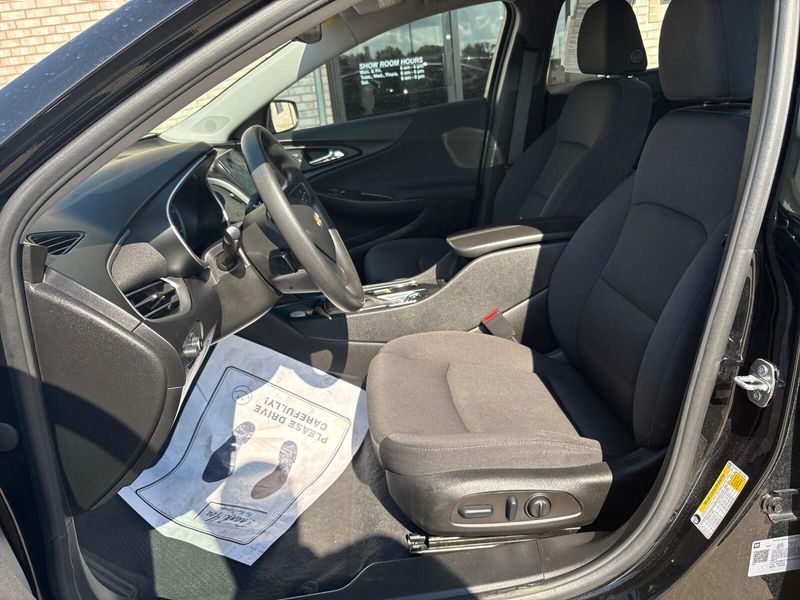 Used 2022 Chevrolet Malibu LTImage 3
