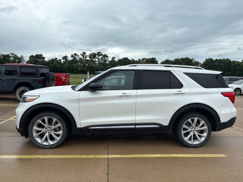 Used 2022 Ford Explorer PlatinumImage 2