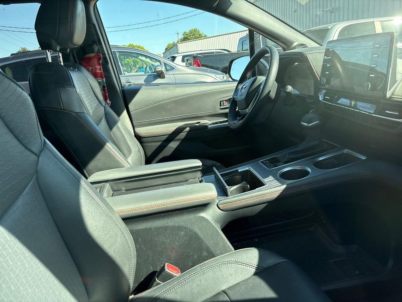 Used 2022 Toyota Sienna XSEImage 6